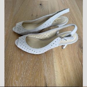 NEW - Signature Vince Camuto VI-HALINA Kid Suede - Size 6